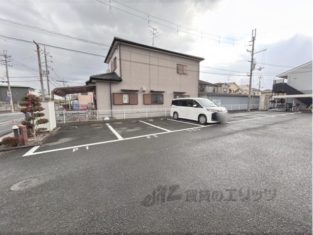 【コスモミレニアムの駐車場】