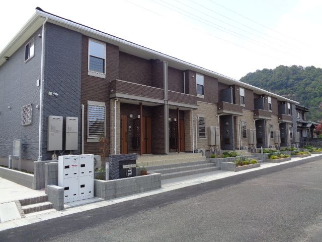 関市宝山町のアパートの建物外観