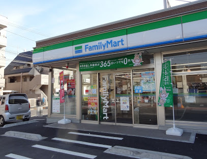 コンビニ　ファミリーマート（コンビニ）まで434m