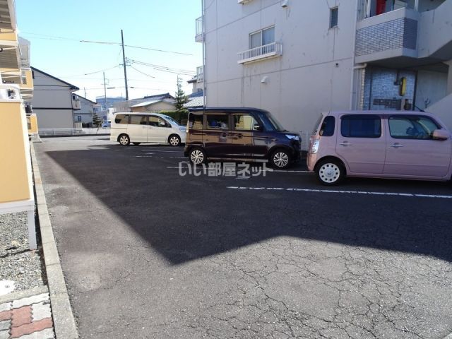 【焼津市東小川のアパートの駐車場】