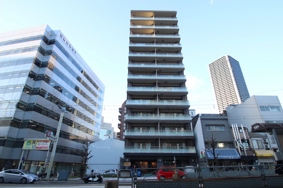 【広島市南区的場町のマンションの建物外観】