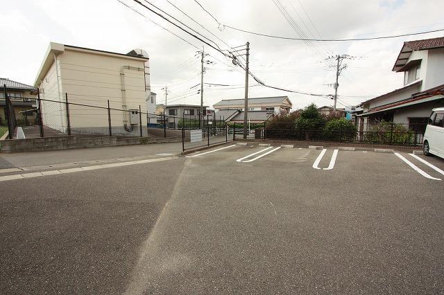 【ウイングナカシマIIの駐車場】