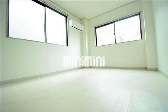 居室・リビング　白目のフローリングの際立つお部屋☆