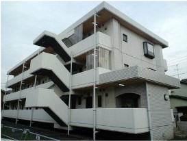 川崎市川崎区四谷下町のマンションの建物外観