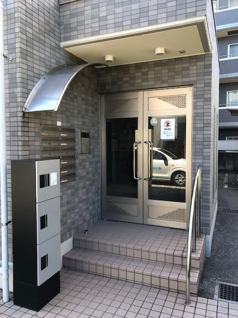 【川崎市多摩区登戸のマンションのエントランス】