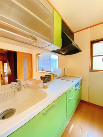 キッチン　明るく清潔感のあるキッチン。お料理がもっと楽しく。