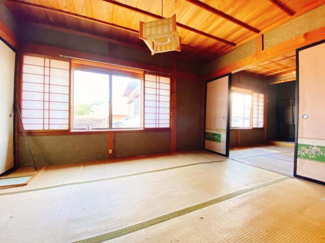 その他　趣のある梁が印象的なリビング。木のぬくもりを感じられます。