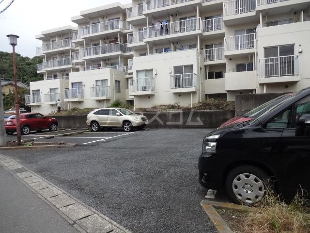 【船橋市西習志野のマンションの駐車場】