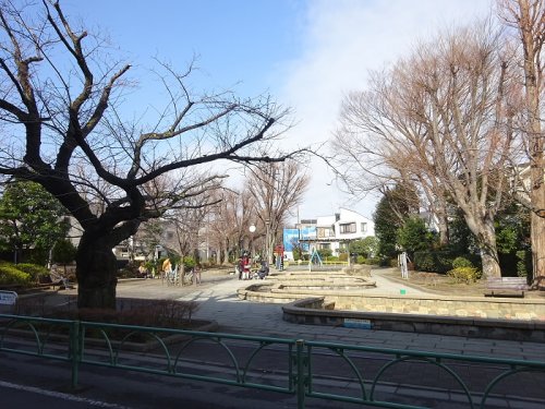 【世田谷区経堂のマンションの公園】