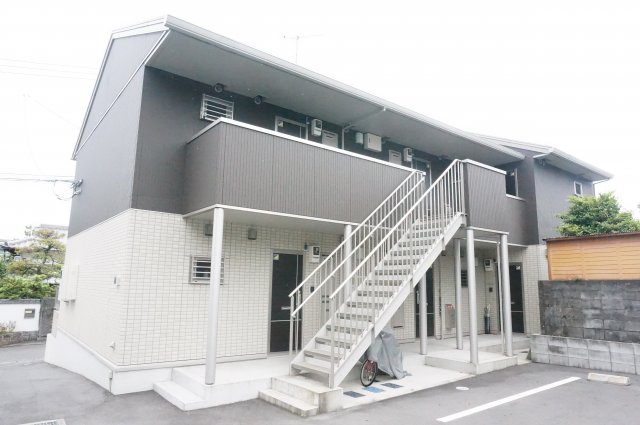 【熊本市西区横手のアパートの建物外観】