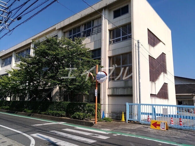 【メゾネットWAKEの小学校】