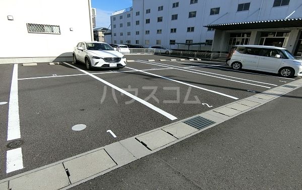 【岐阜市薮田南のアパートの駐車場】