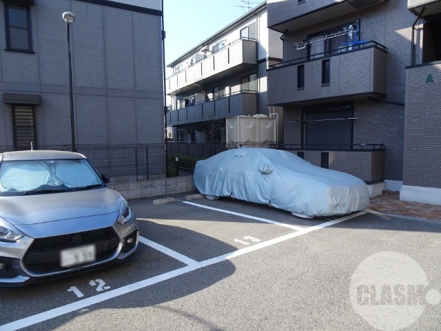 【堺市北区黒土町のアパートの駐車場】