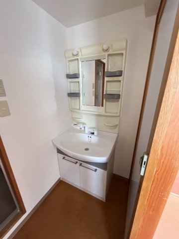 洗面設備　独立洗面台です