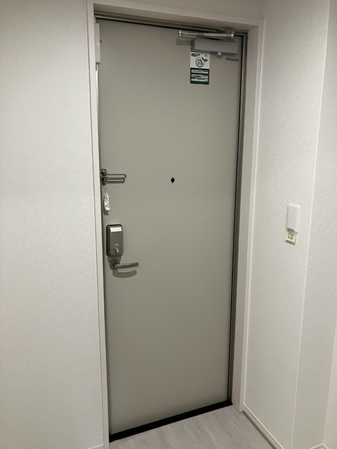 玄関　３０３　玄関