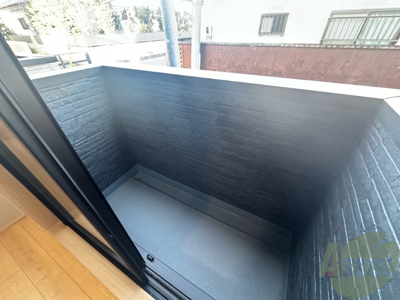 バルコニー　バルコニーが付いているので晴れた日は洗濯物が干せますね