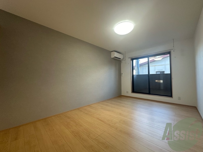 居室・リビング　陽当たりが良く、広々として過ごしやすそうです。