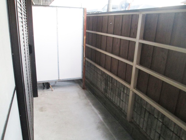 バルコニー　南西向きで日当たり良好