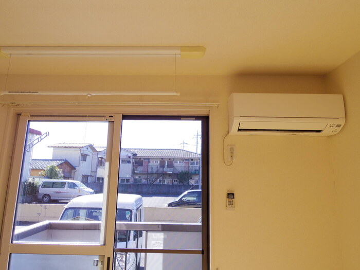 その他設備　エアコン・室内物干し