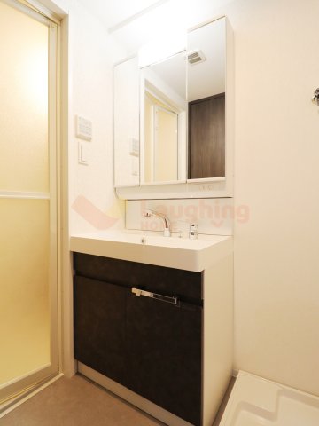 洗面設備　明るい洗面所です※別号室の写真になります