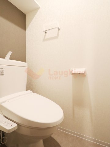 トイレ　落ち着いた色調のトイレです※別号室の写真になります