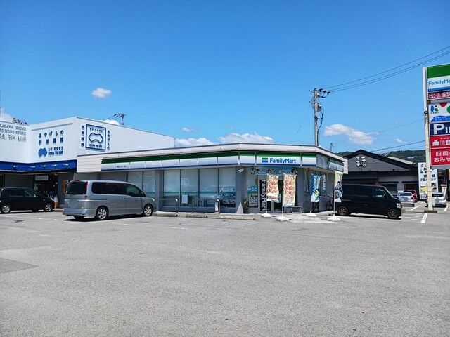 コンビニ　ファミリーマート高知インター南（コンビニ）まで265m