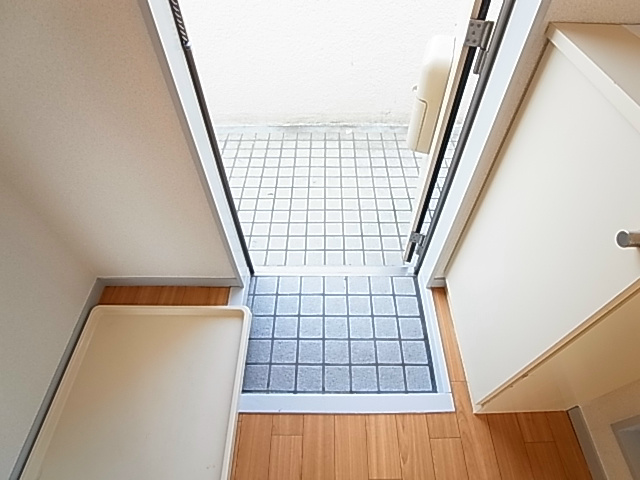 玄関　同一物件別部屋写真