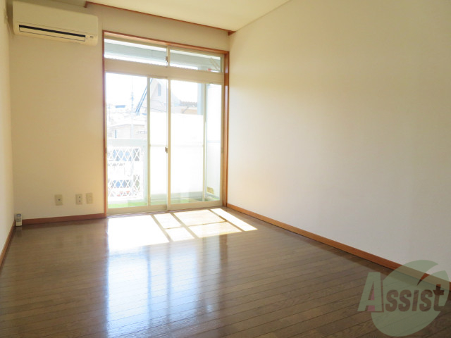 その他部屋・スペース　フローリングなので、ベッドも置けちゃいます。