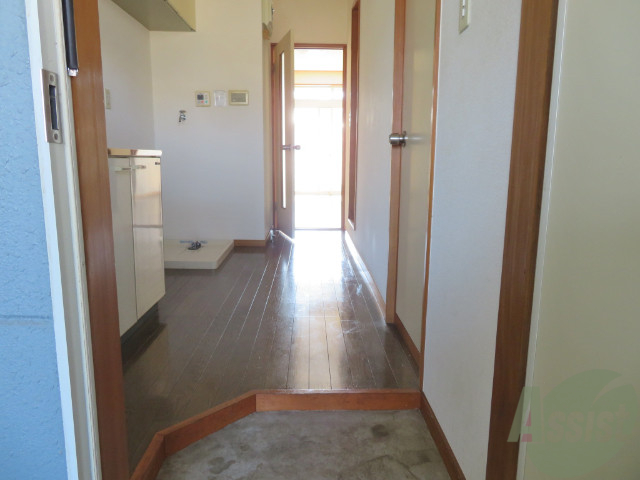 玄関　玄関からの様子を撮影してみました。動線になります。