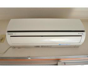 その他設備　エアコン完備で一年中快適にお住み頂けます。（同建物別室画像で