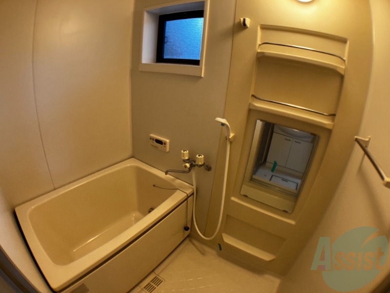 バス・シャワールーム　追い焚き機能が付いているのでいつでも温かいお風呂に入れますよ