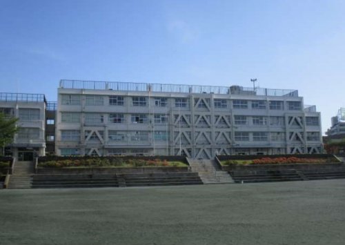 中学校　世田谷区立瀬田中学校（中学校）まで955m