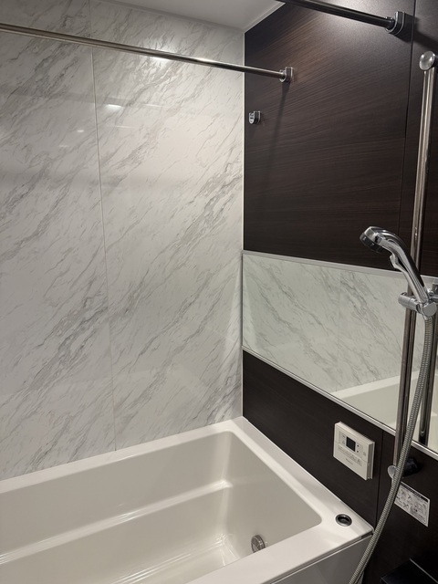 バス・シャワールーム　浴室乾燥機、追焚機能