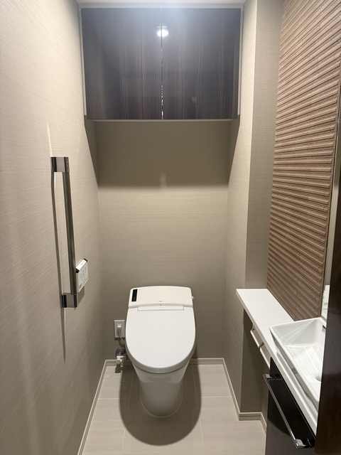 トイレ　温水洗浄暖房便座