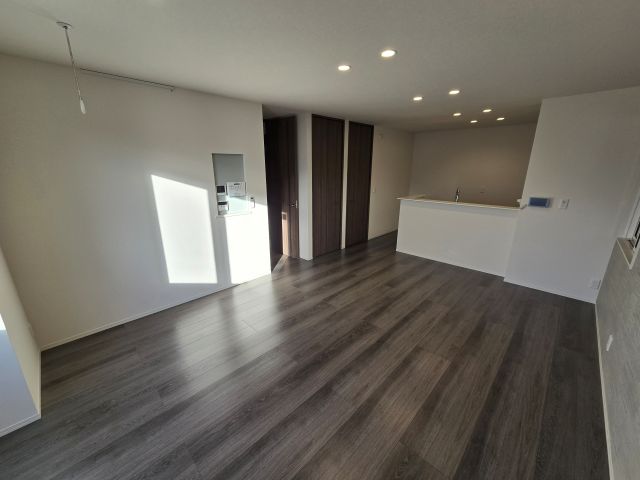 居室・リビング　201号室の写真を掲載しております