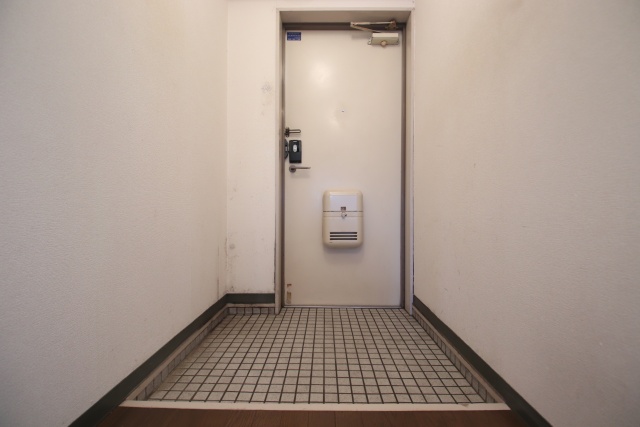 玄関　※別室の参考写真の為、現況優先です。