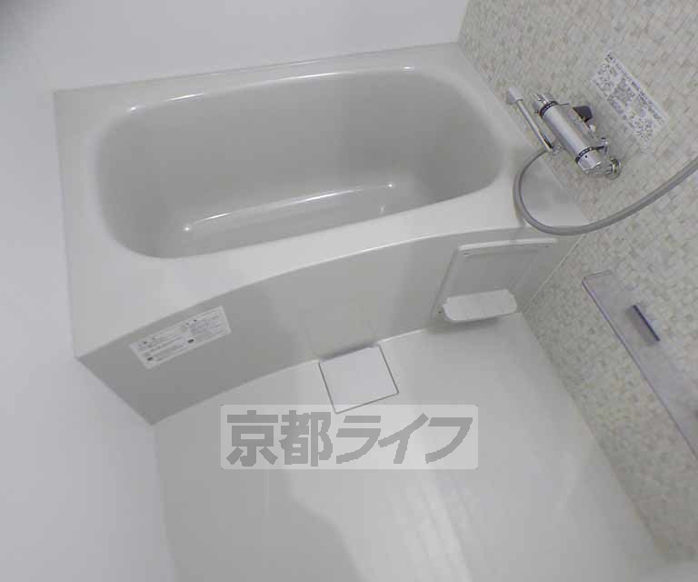 バス・シャワールーム　新築物件でとてもきれいな部屋です。