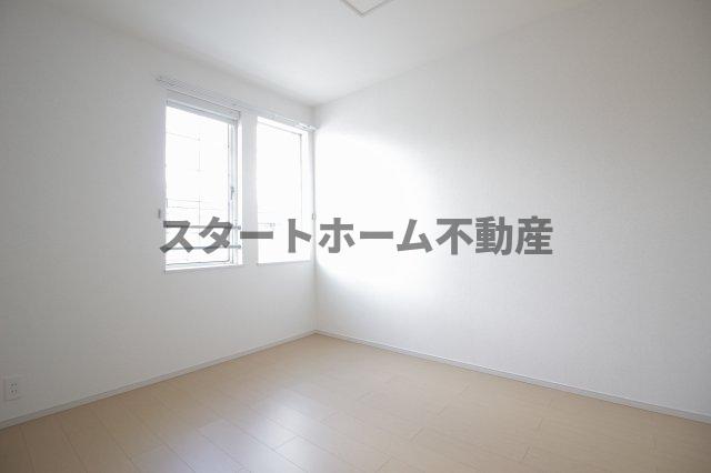 その他部屋・スペース　広くて明るい寝室