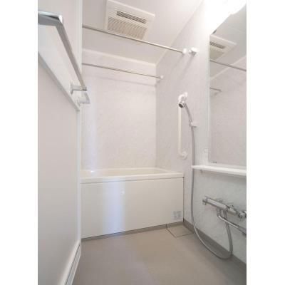 バス・シャワールーム　ゆったり過ごせるお風呂です