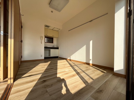 居室・リビング　※別号室の写真です。