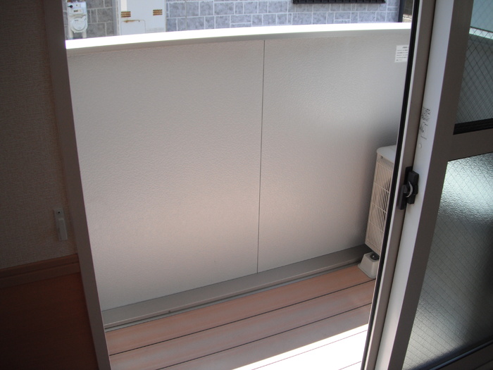 バルコニー　暖かな日差しのふりそそぐバルコニー