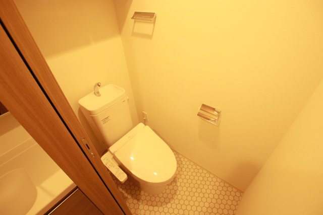 トイレ　※別号室参考写真のため、現況優先です。