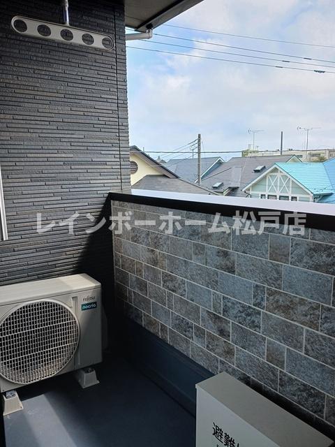 バルコニー　暖かな日差しのふりそそぐバルコニー