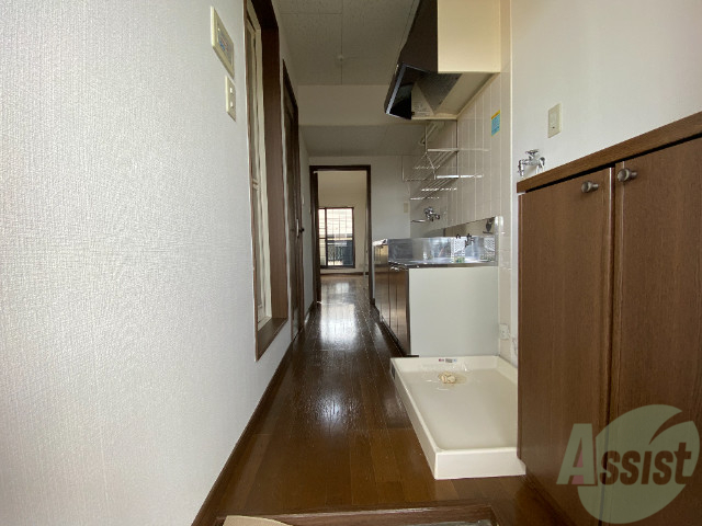 玄関　玄関からの風景です。とても明るい印象です！