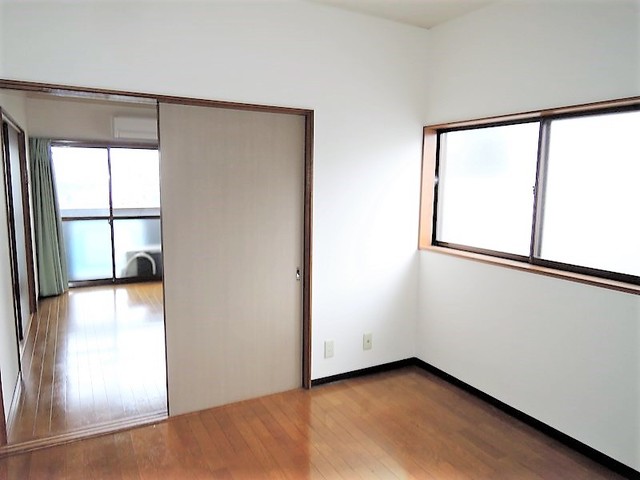 居室・リビング　★実査には出窓はございません★