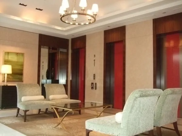 ロビー　エレベーターホール