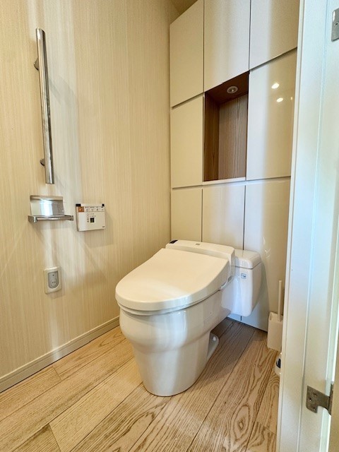 トイレ　タンクレス・温水洗浄暖房便座