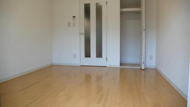 その他部屋・スペース　広くて明るい寝室