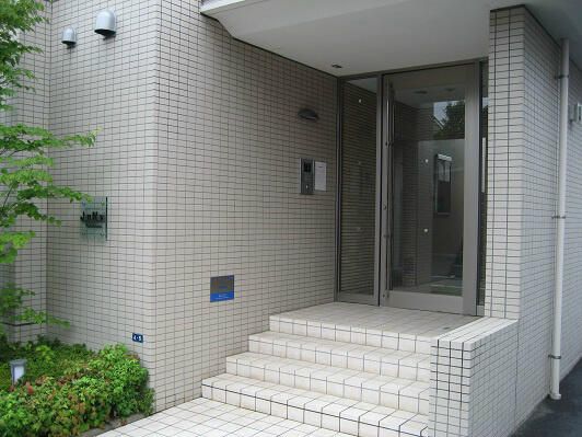 エントランス　ゆとりのあるエントランスです