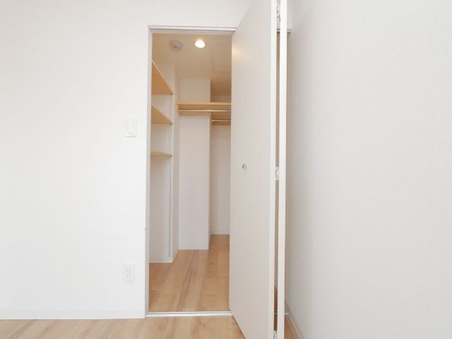 収納　※写真は別号室です。